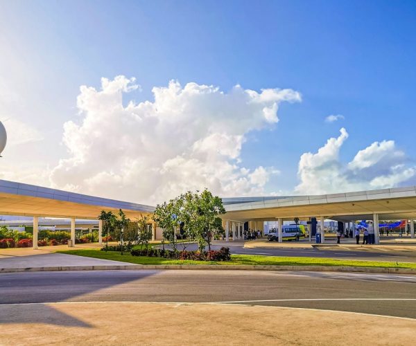 Lightning-Fast Cancun Arrivals: US Travelers Breeze Through Airport In Just 7 Minutes  